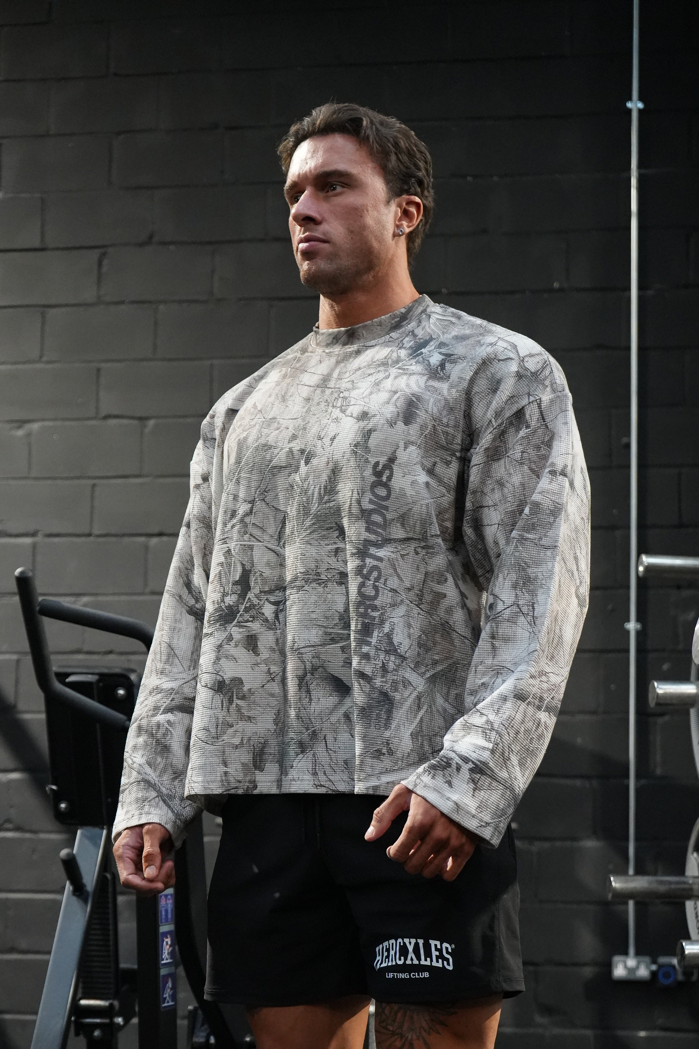 HERCSTUDIOS CAMO LONG SLEEVE - Tree Camo model front view